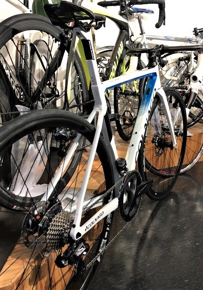 【販売中】COLNAGO V3DISC Di2 ※新車_d0338933_10342708.jpg