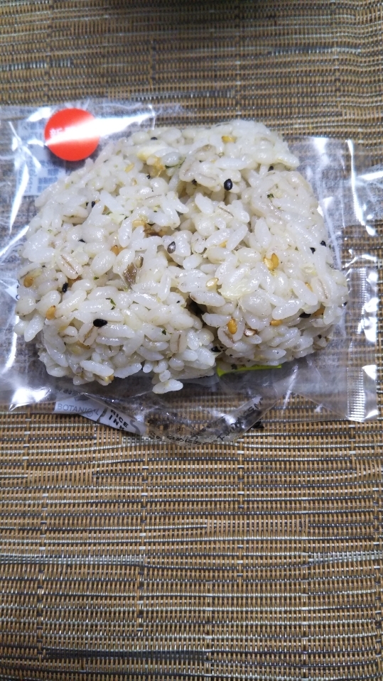 セブンイレブンでいろいろ買ってエコバッグをゲット&無料でいただいたおにぎり2種_f0076001_23395418.jpg
