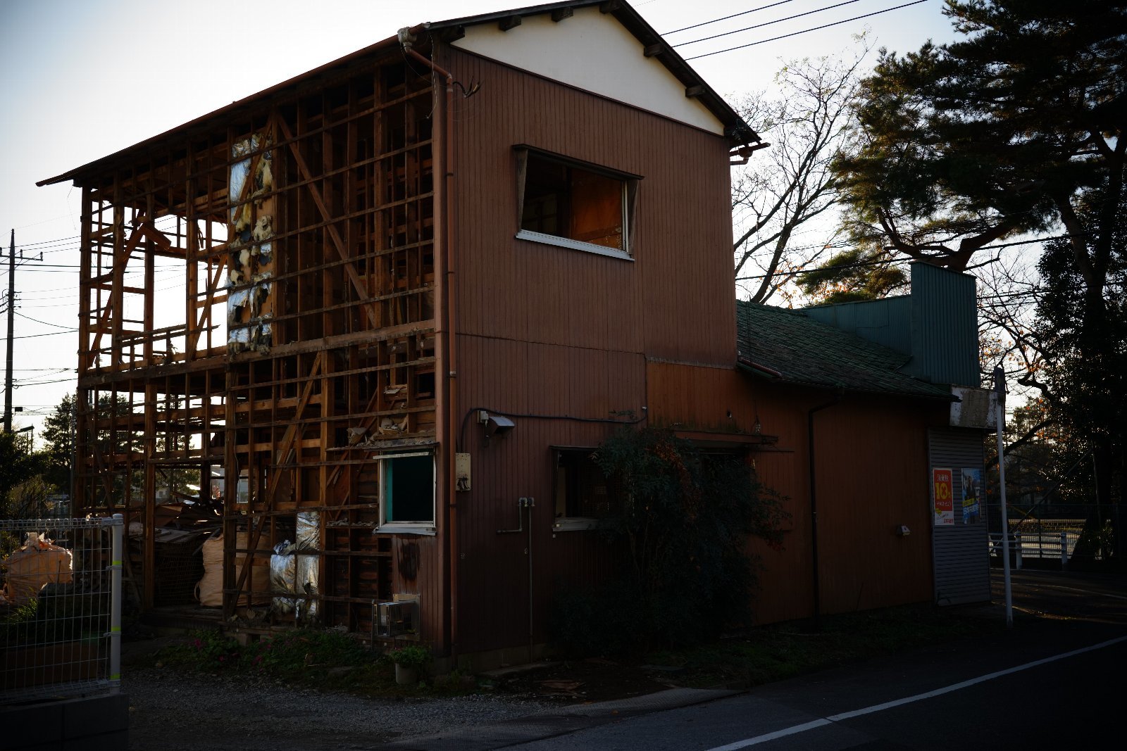 野村ふとん店 旅ころも 木の根 かやの根いづくにか 身の捨られぬ処あるべき