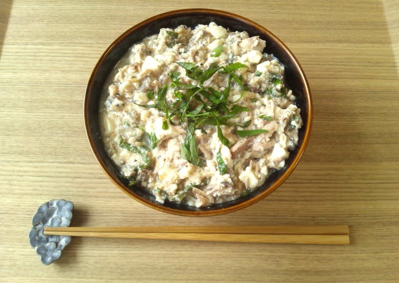 麺つゆと鯖缶で 簡単冷や汁風 Minha Praia 麺つゆと鯖缶で 簡単冷や汁風 Minha Praia