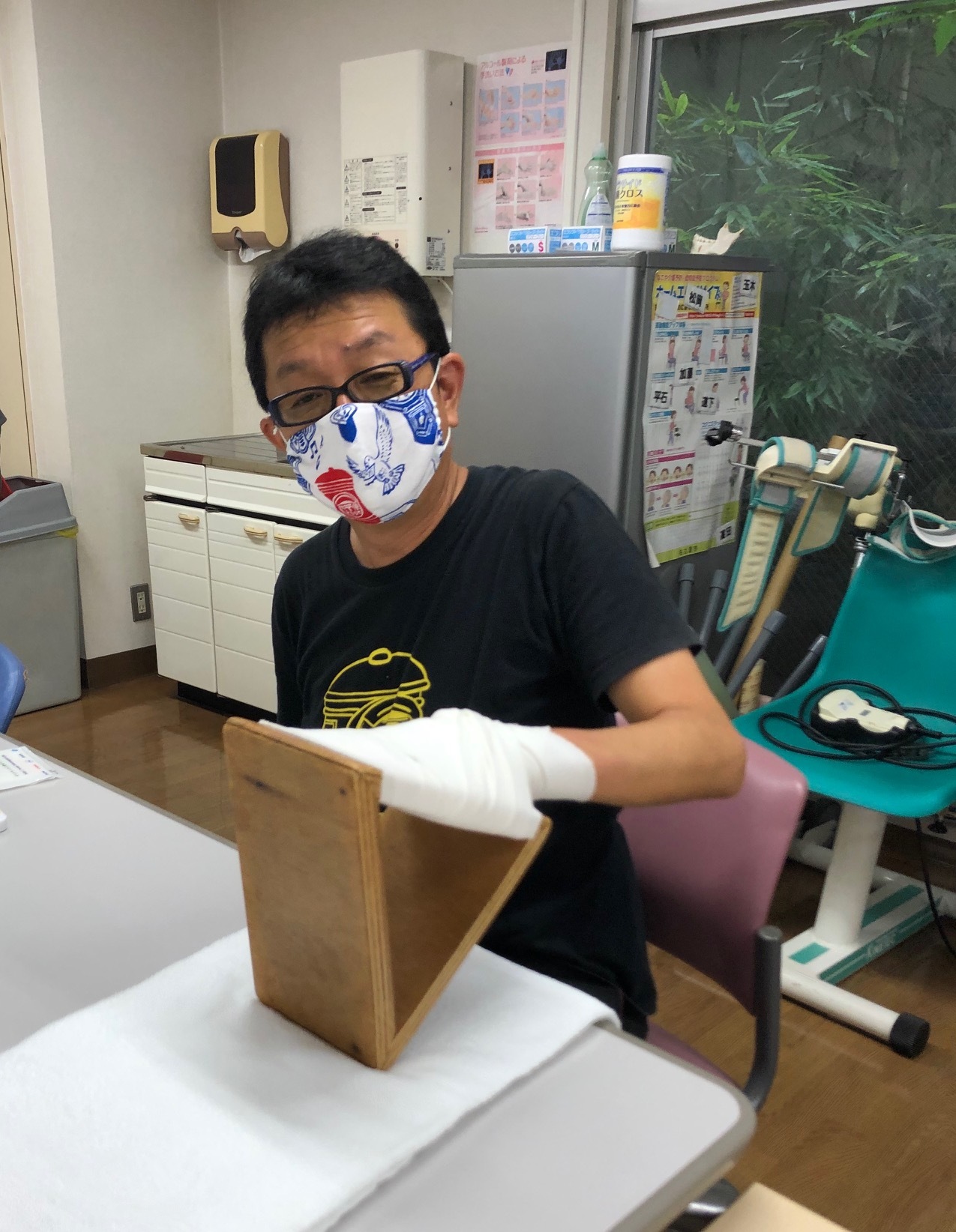両手首骨折から5ヶ月 病院でのリハビリも終了 庄司巧の丸いポストのある風景 両手首骨折から5ヶ月 病院でのリハビリも終了 庄司巧の丸いポストのある風景