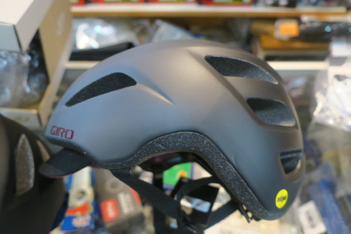 GIRO CORMICK MIPS ヘルメット 在庫あります!_c0132901_20223464.jpg