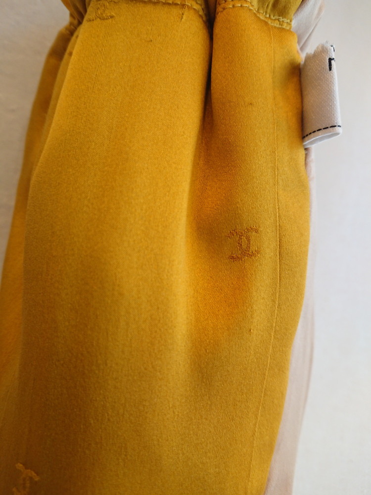 Chanel tweed reversible drawstring bag :１_f0144612_08480054.jpg