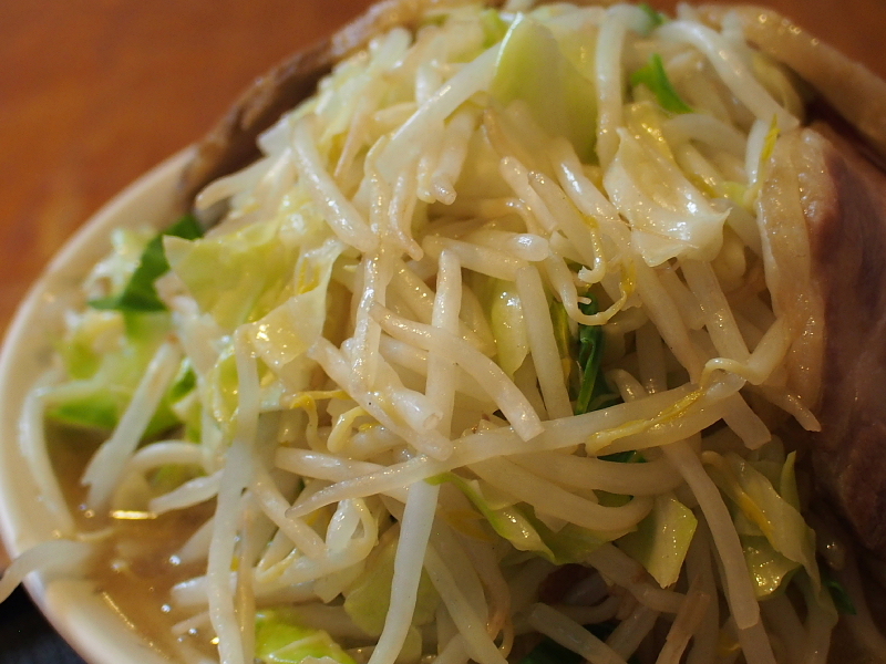 【ラーメン あや・野菜半チャーシュー】調理人が作る、一品料理としてのラーメン_b0008655_21342711.jpg