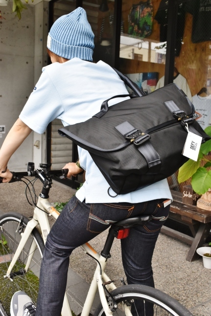 DEFY BAGS Messenger BAG ★_d0152280_09494359.jpg