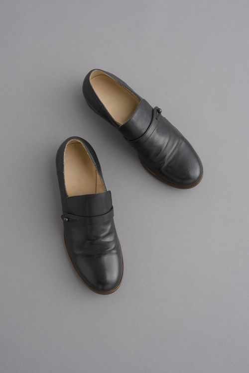 Button strap shoes -forme- | JOURNAL | The Weft CURLY&Co