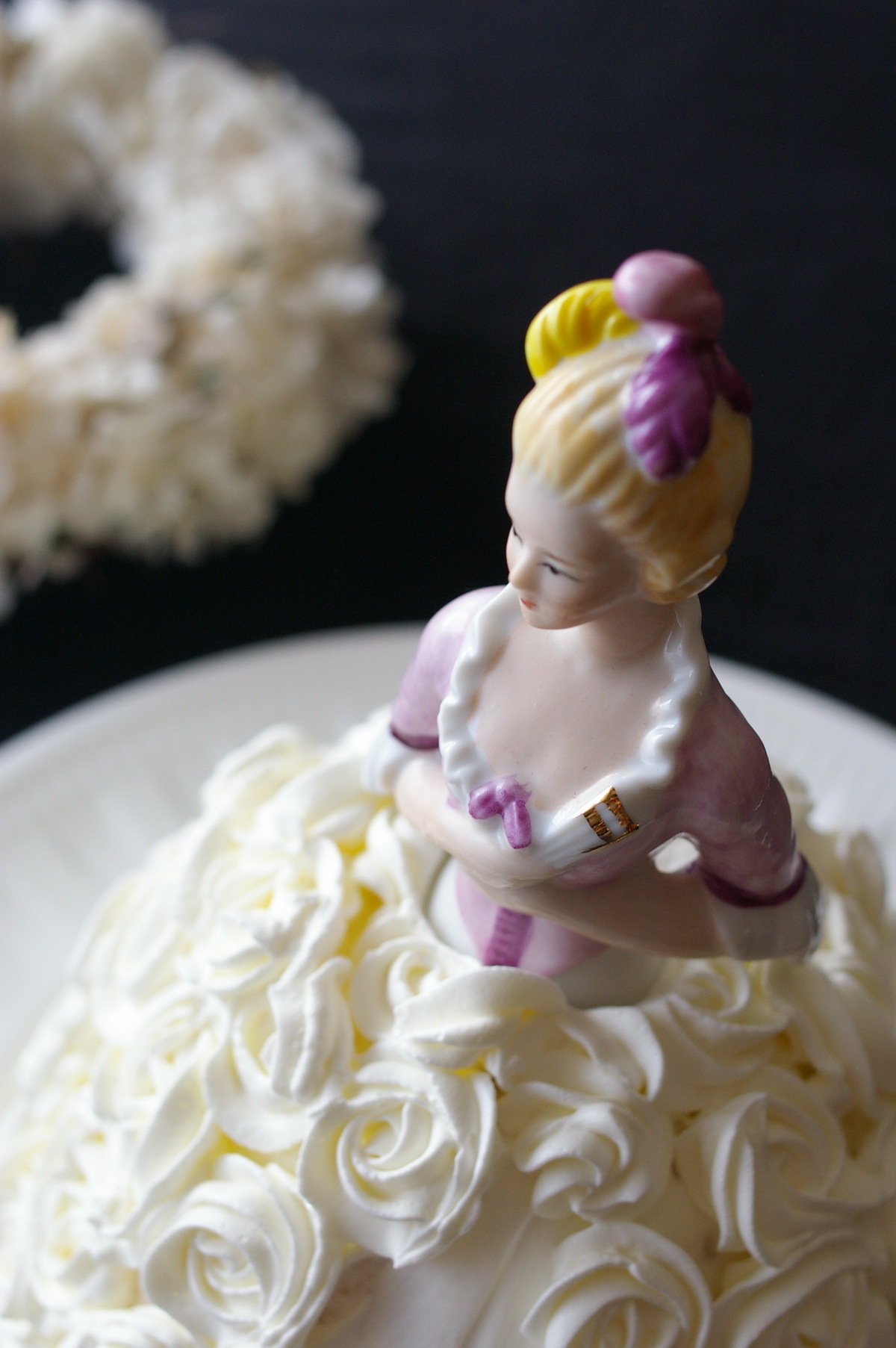 １８歳誕生日ケーキ マルキーズ人形ケーキ Sweet
