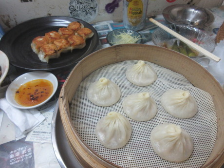 那覇・栄町市場のべんり屋餃子_a0203003_08335855.jpg