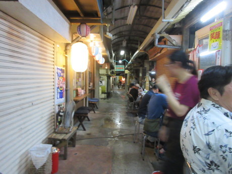 那覇・栄町市場のべんり屋餃子_a0203003_08351880.jpg