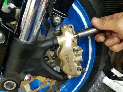 cbr600rr pc40 ブレーキキャリパー 大き