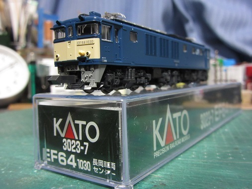 KATO EF64 1030(長岡車両センター) : 赤い電車は KATO EF64 1030(長岡車両センター) : 赤い電車は