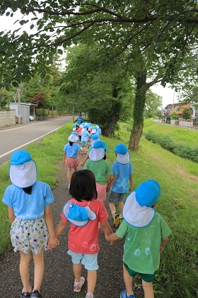 お泊り保育　最終回　あさんぽ～お帰り_c0212598_11093379.jpg