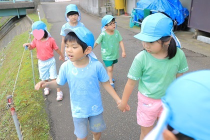 お泊り保育 最終回 あさんぽ~お帰り_c0212598_11275066.jpg