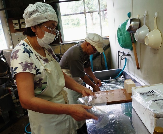 五箇山地方の豆腐づくり見学…利賀村上百瀬の春田豆腐_d0265607_14113369.jpg
