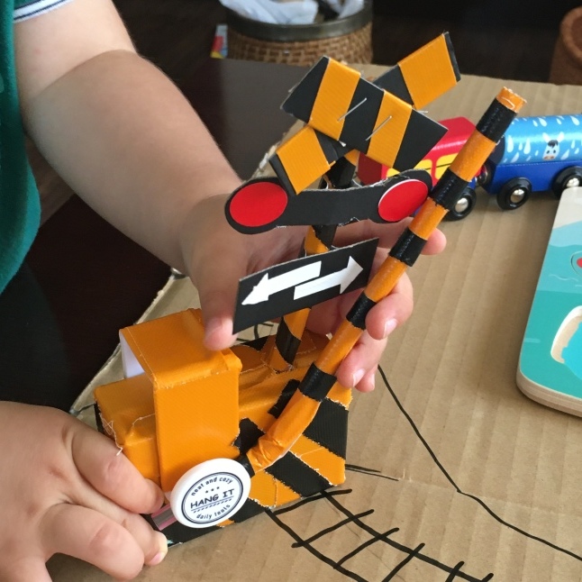 手づくりおもちゃ ふみきり遊び_d0348118_14145705.jpeg