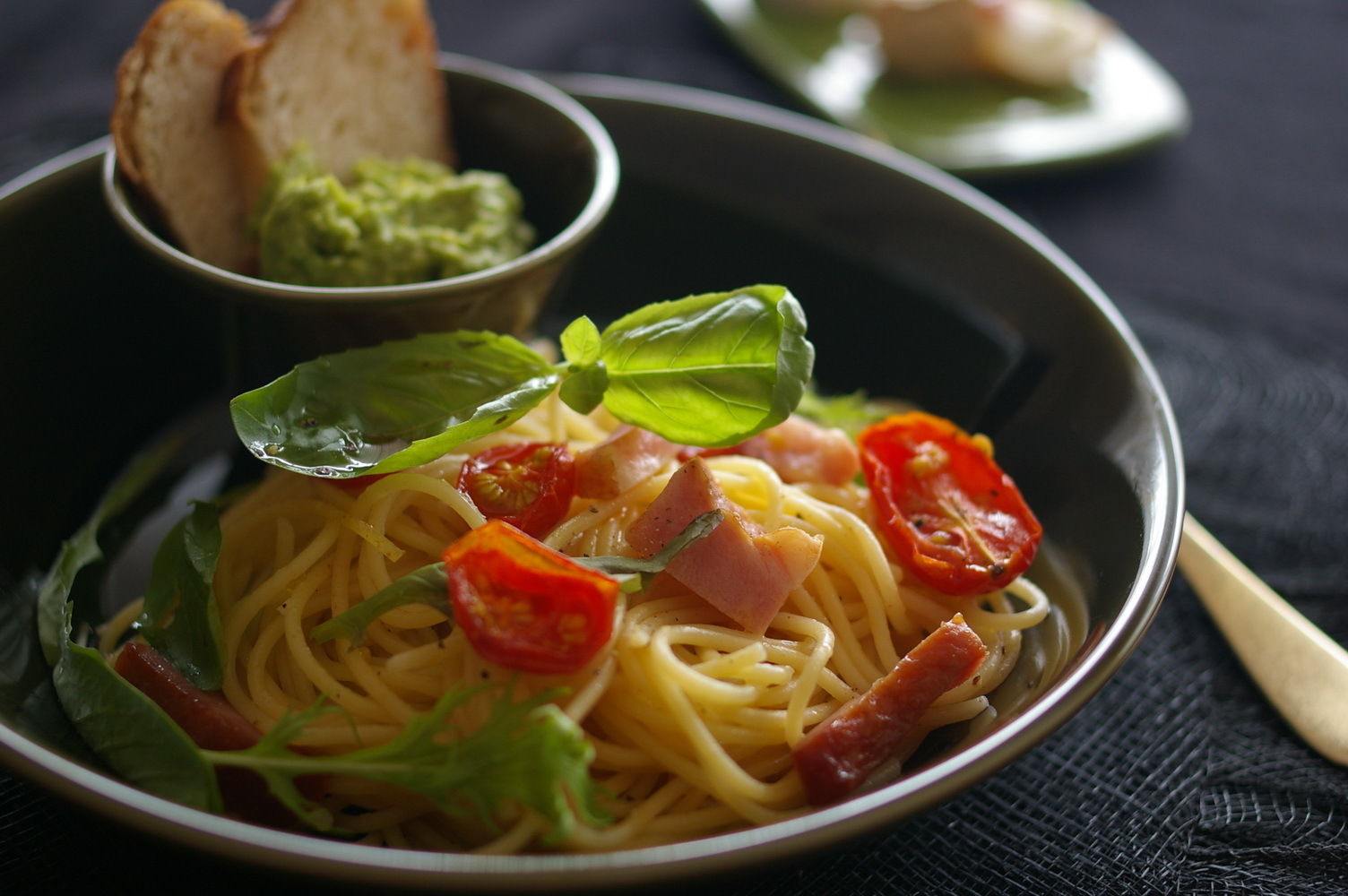 自家製セミドライトマトパスタとアボカドディップ_d0327373_12222782.jpg