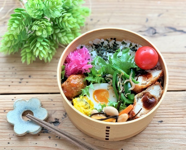 目にも涼しいアナベル♪ と お弁当_d0249193_19130354.jpg