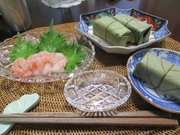 Rちゃんからの柿の葉すし&大好きな茄子のお漬物&柏葉アジサイ_a0279743_12533854.jpg