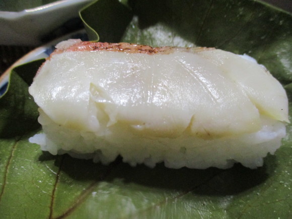 Rちゃんからの柿の葉すし&大好きな茄子のお漬物&柏葉アジサイ_a0279743_12545981.jpg