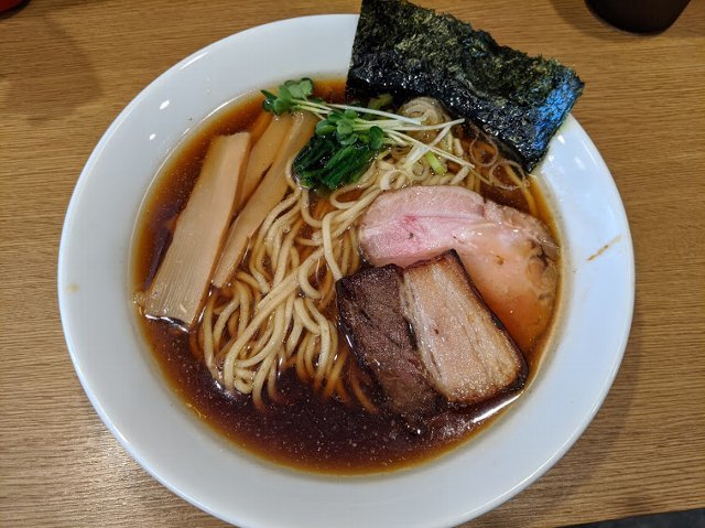 らーめん さいとう さんで美味しく しょうゆらーめん 札幌市白石区中央1条6 年75杯目 ｅｉｈｏのブログ２
