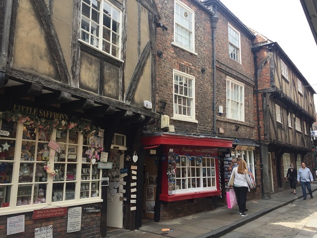 肉屋がひしめいた通り シャンブルズで買ったもの ロンパラ London パラダイス 肉屋がひしめいた通り シャンブルズで買ったもの ロンパラ London パラダイス