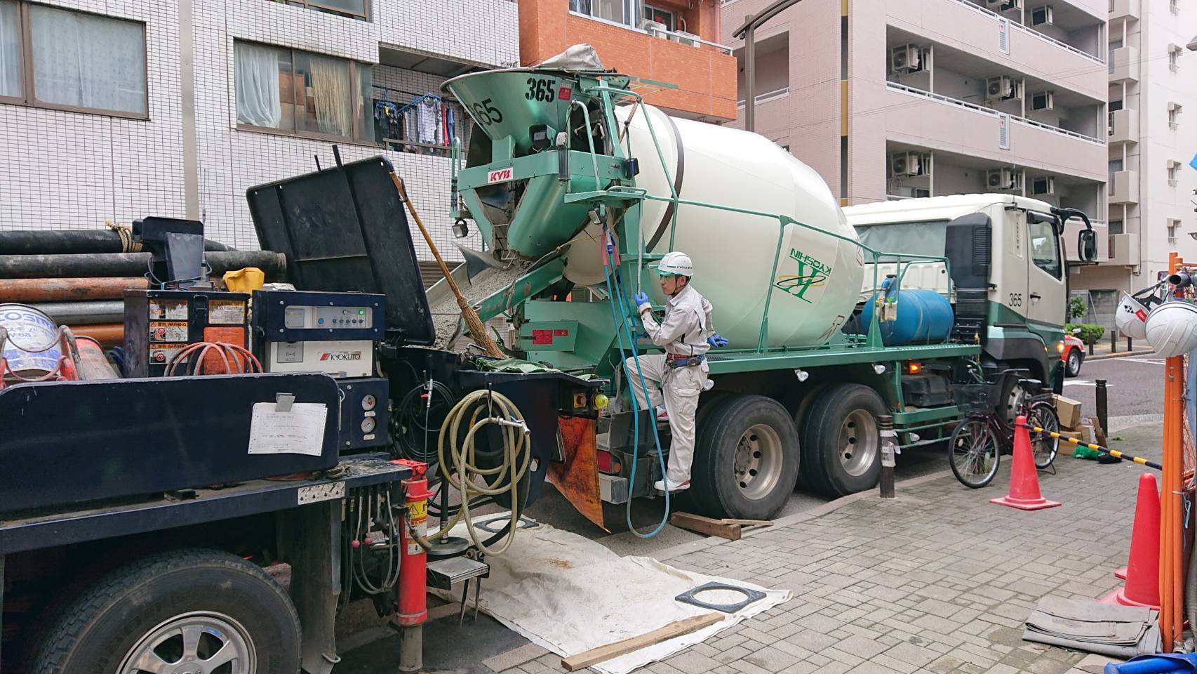 建築施工-コンクリート打設_e0254682_11105807.jpg