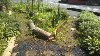 庭仕事に癒やされる_c0155326_07275396.jpg