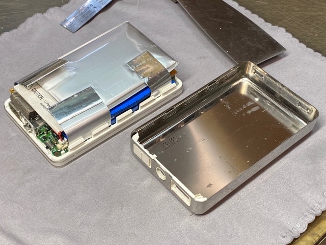 iPod classic(第2世代)の開腹 : カワセミ王国 iPod classic(第2世代)の開腹 : カワセミ王国
