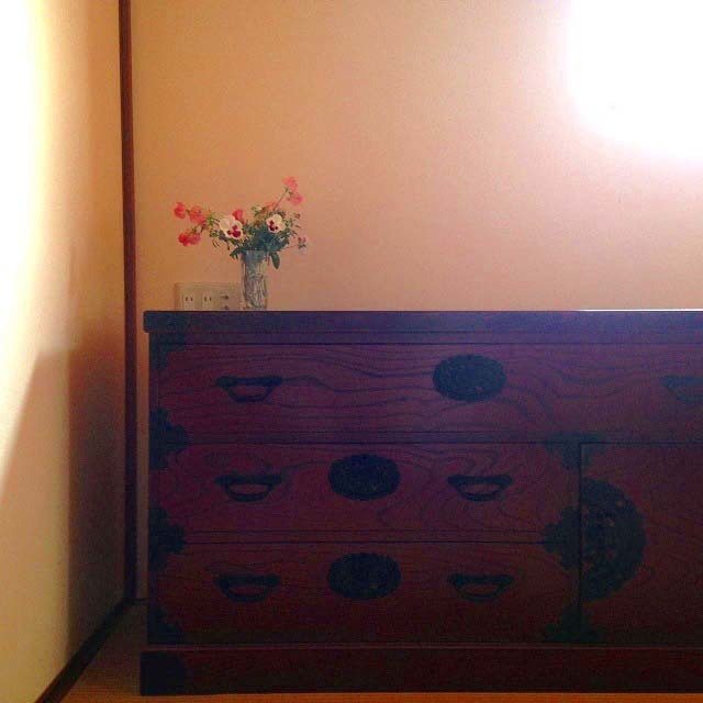 和室に花を飾る 昭和の家 庭とお片付け