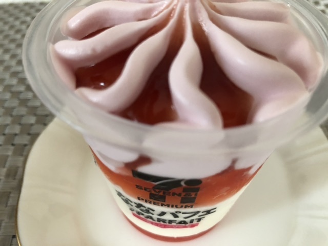 ようやく見つけたセブンの ななパフェ お散歩アルバム 賑やかな夏に ようやく見つけたセブンの ななパフェ お散歩アルバム 賑やかな夏に