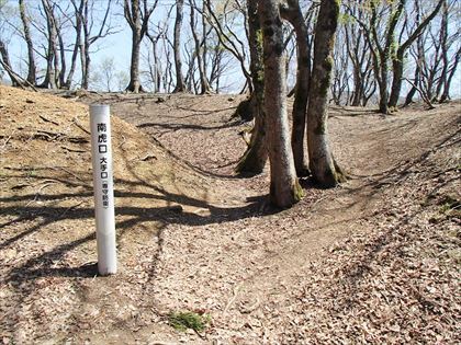 賤ケ岳の合戦、柴田勝家の本陣 玄蕃尾城址_e0044657_08284452.jpg