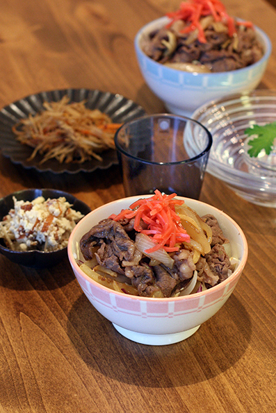 牛丼と桃_e0137277_22125444.jpg