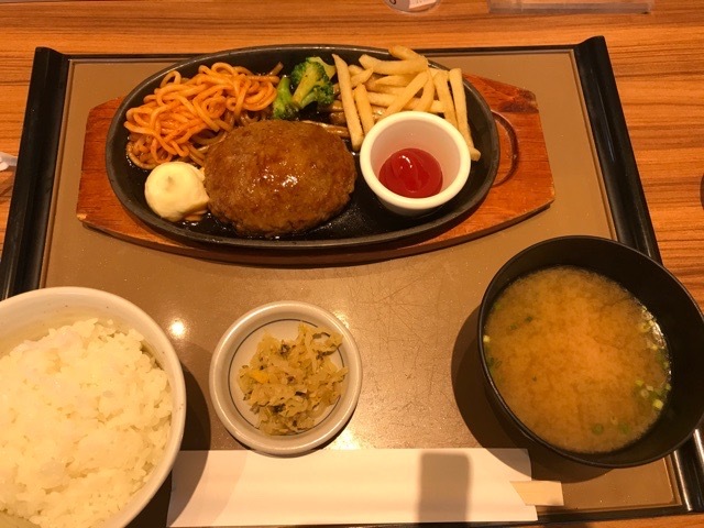 やよい軒のハンバーグがリニューアル シエラな気分