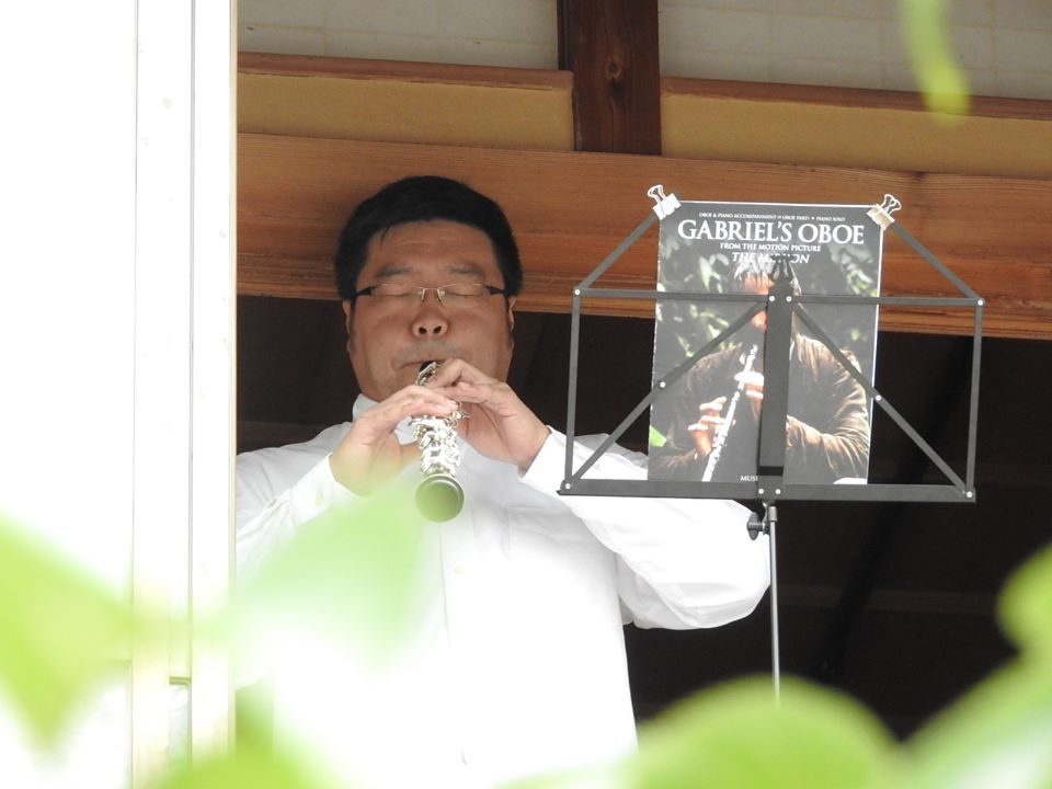 大木雅人さんのオーボエの音色が西堀に今日も響き渡りました。_e0046190_15563869.jpg
