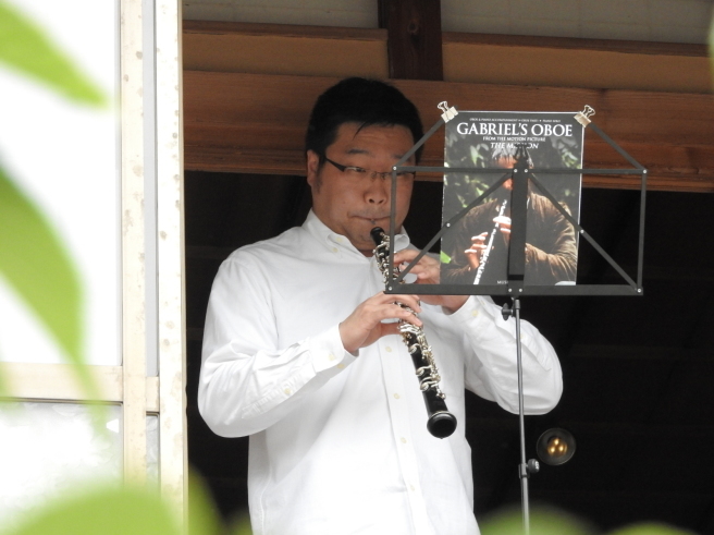 大木雅人さんのオーボエの音色が西堀に今日も響き渡りました。_e0046190_15584349.jpg