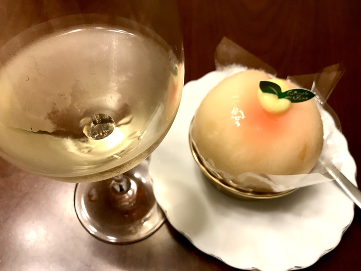 今日も「丸ごとピーチ」@ヴェールの丘_c0212604_18581894.jpg