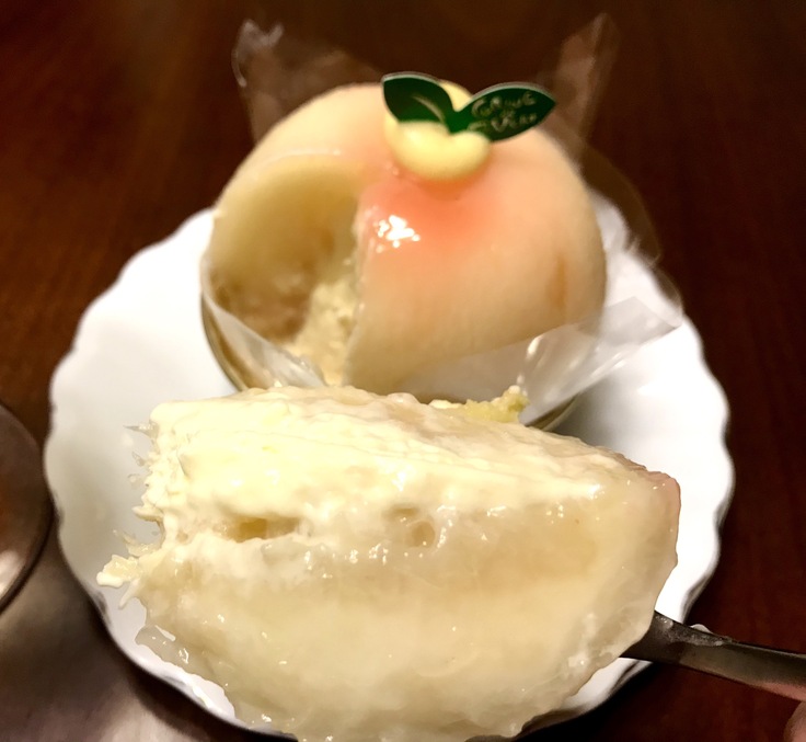 今日も「丸ごとピーチ」@ヴェールの丘_c0212604_18593878.jpg