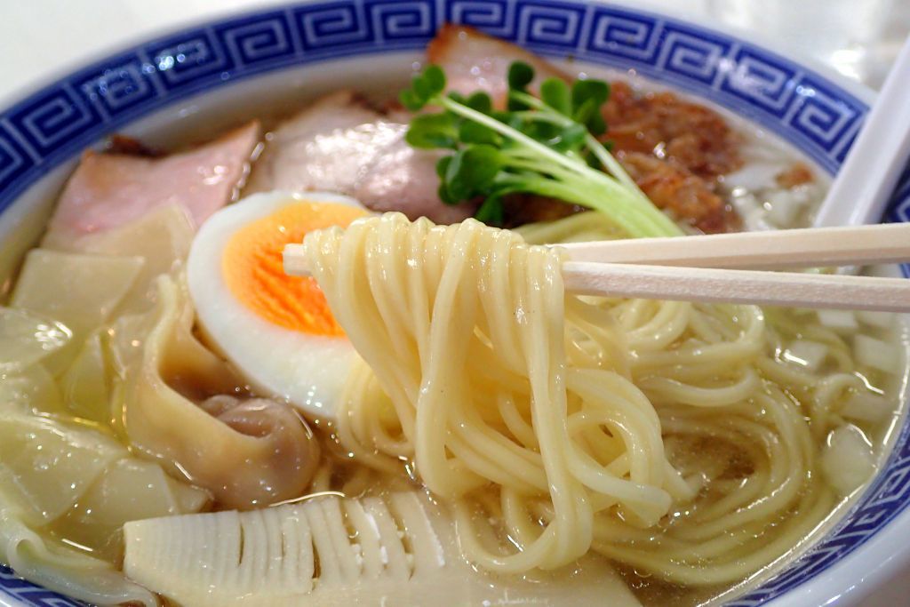 磐田「支那そば こてつ」で限定塩ラーメン_e0220163_16004685.jpg