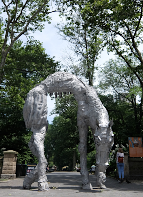 さらに「体験」や「物語」が重要に？ The Horses: Whimsical Art at Central Park_b0007805_20285488.jpg