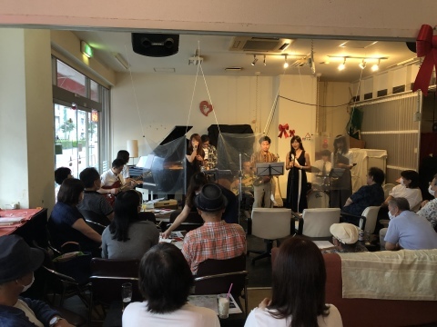 Jazzlive Cominジャズライブカミン 広島 明日月曜日はセッション_b0115606_10411003.jpeg