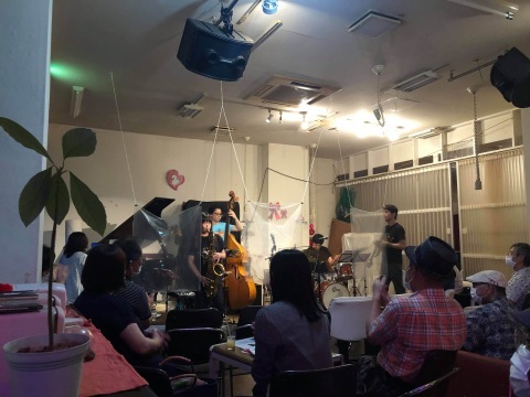 Jazzlive Cominジャズライブカミン 広島 明日月曜日はセッション_b0115606_10412813.jpeg