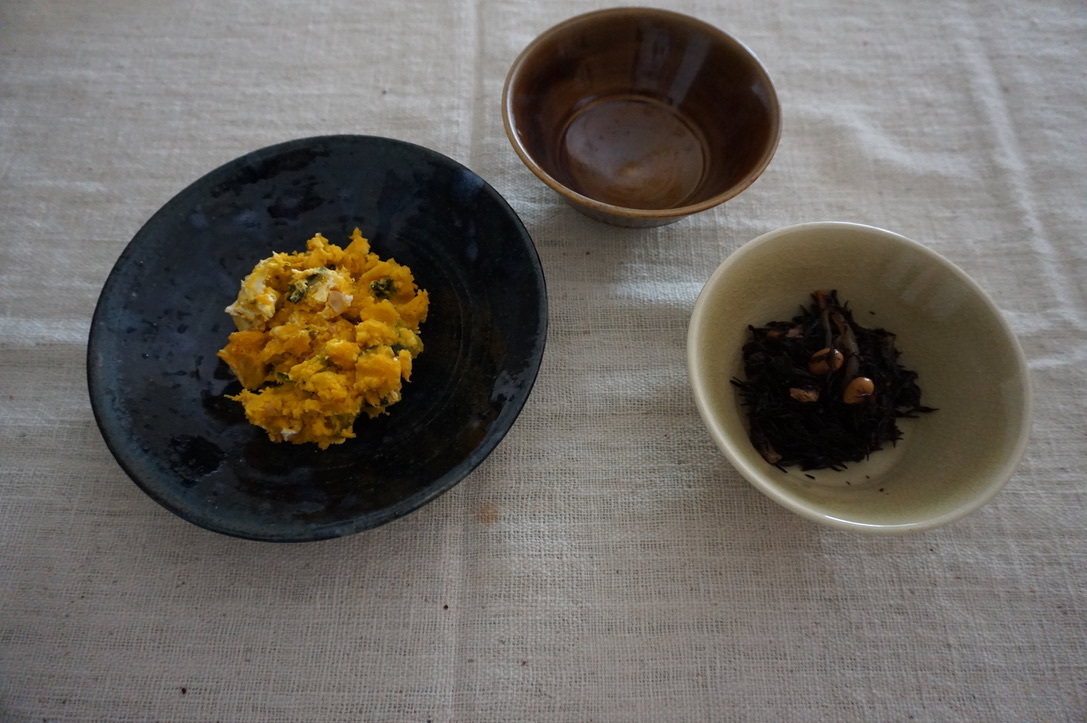 浅鉢とご飯茶碗_b0132442_17361851.jpeg