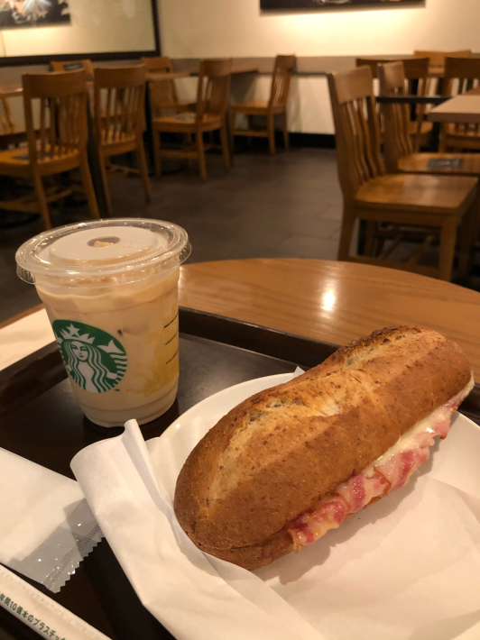 スタバで朝食を Memories スタバで朝食を Memories