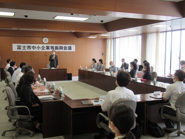 「f-Bizの検証及び新たな産業支援センター体制の提案」に向け第2期の富士市中小企業等振興会議がスタート_f0141310_07182974.jpg
