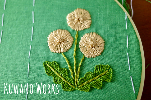 くすみ感ある、黄色たんぽぽを刺繍しました。 : Yumiko Sakura Embroidery