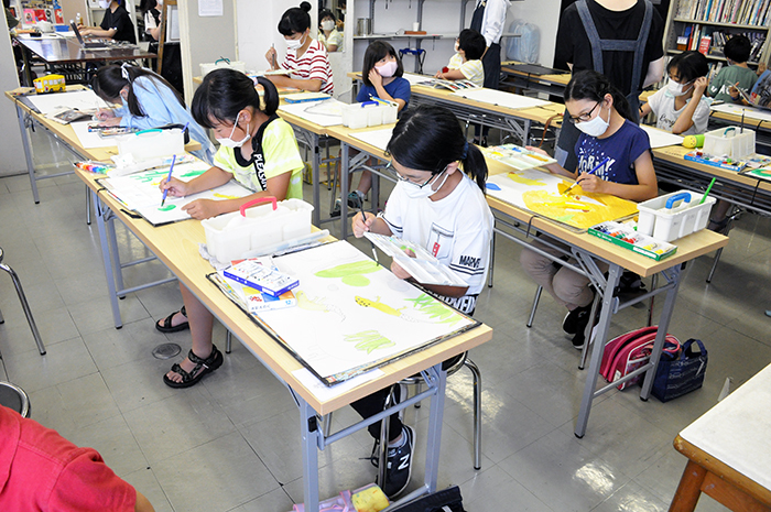児童画クラス2020年7月テーマ「ヤモリの写生」ご紹介_b0212226_16320420.jpg