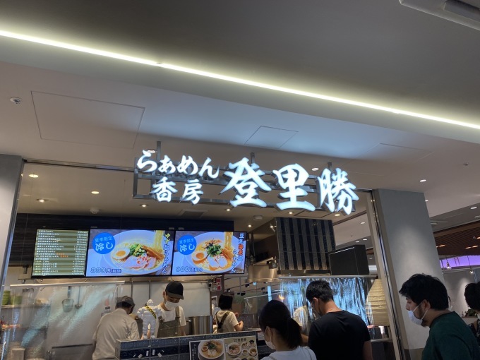 クア・アイナ 絶品バーガーを楽しむ ジャズドのフードコートリニューアル 桑名市_d0258976_12083154.jpg