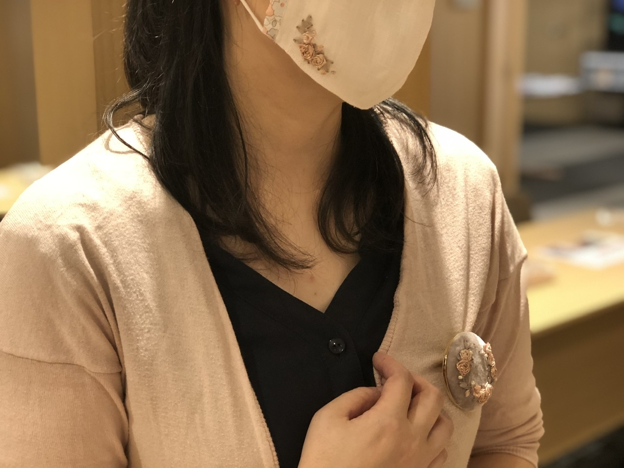 『私にも何か出来るかも！』音楽とアートの共演「リボン刺しゅうでつくる　しあわせ色のローズブローチ」《1日講座》6/28（日）@セブンアカデミーの講座にご参加くださった皆さまありがとうございました♡_a0157409_10262908.jpeg