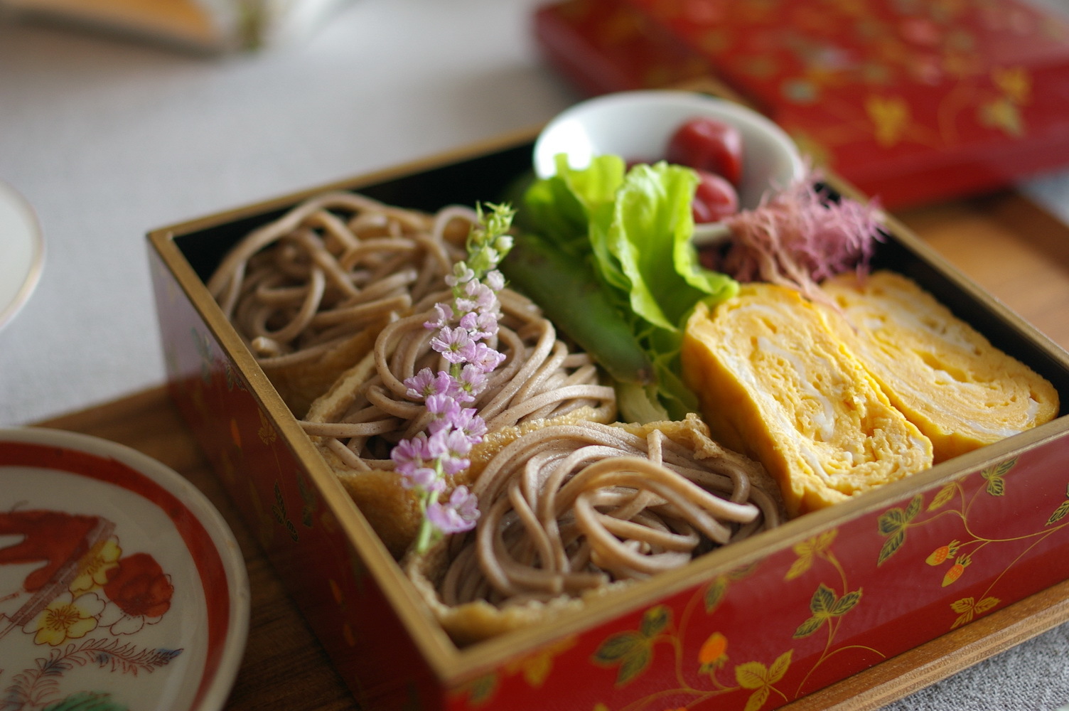 蕎麦稲荷寿司弁当_d0327373_14373881.jpg