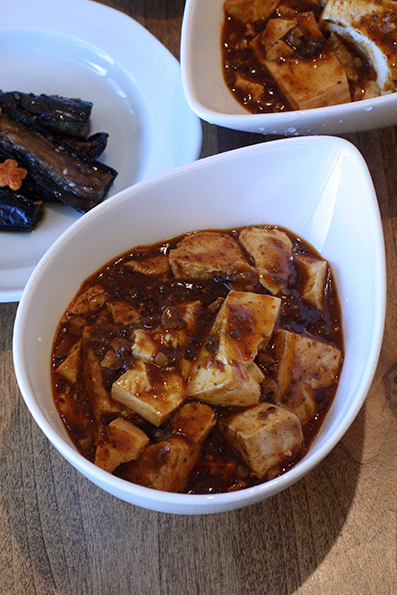 夏の麻婆豆腐とゴーヤ天_e0137277_15360879.jpg